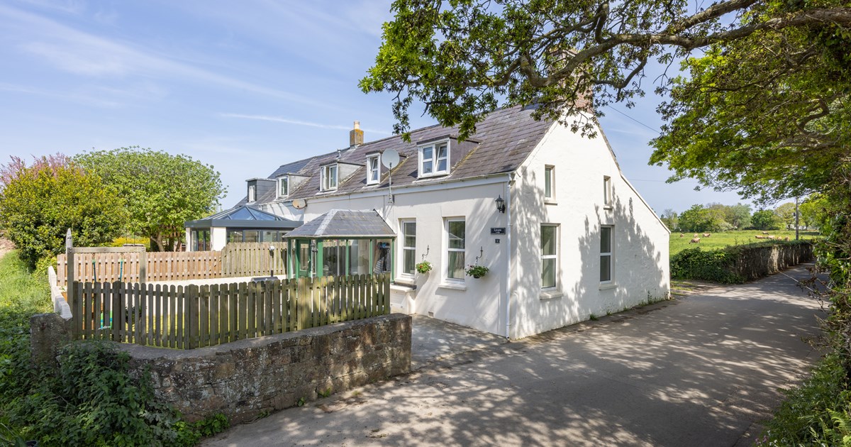 1 Livonia Lodge - Jersey Property - Livingroom Guernsey and Jersey ...